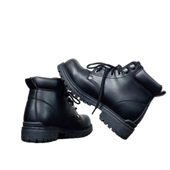 State Street Ankle Boot

A453210 - Picture 5 of 10